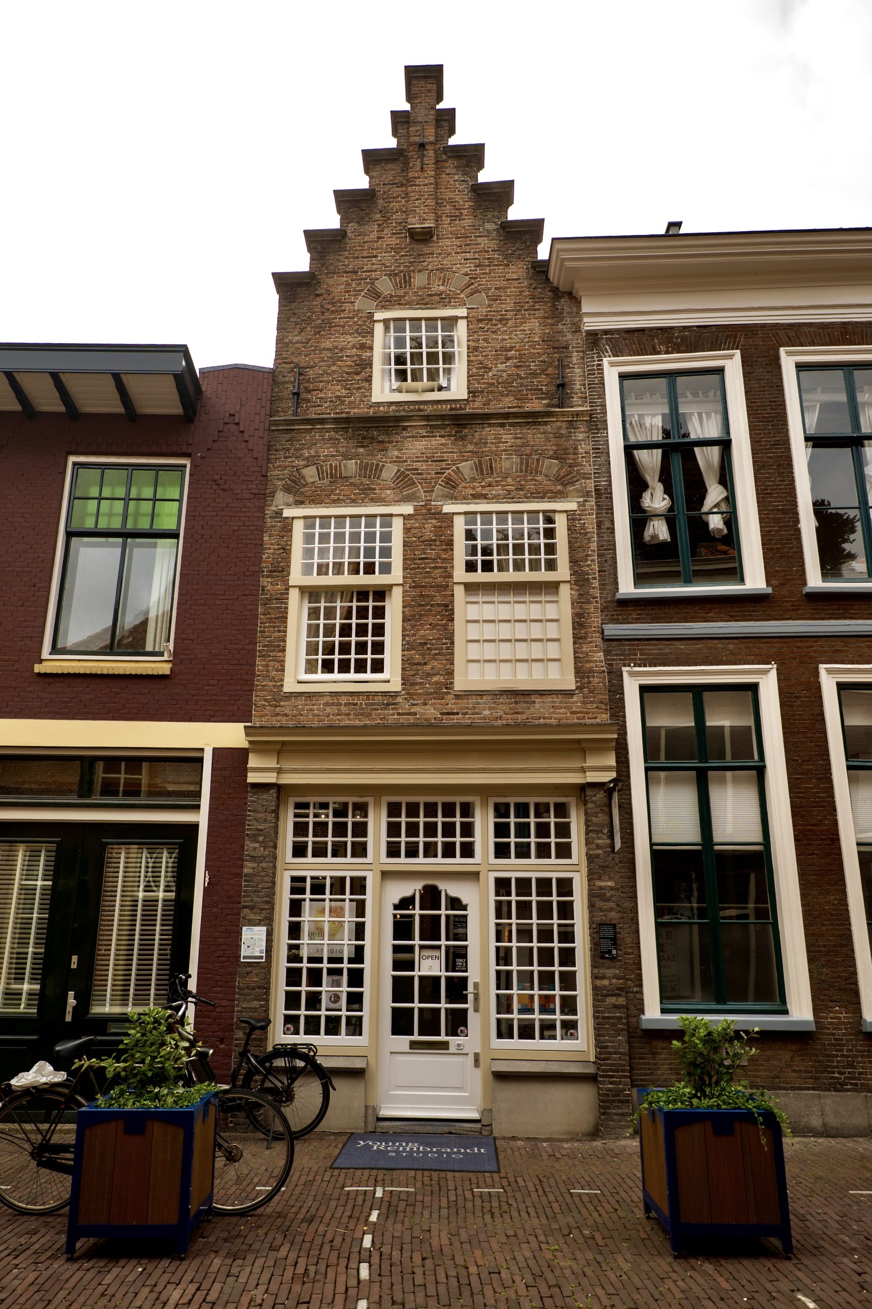 Young-Rembrandt-Studio (2)